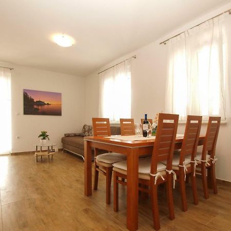 4 Stars Apartments-Pikula Fazana Exterior photo